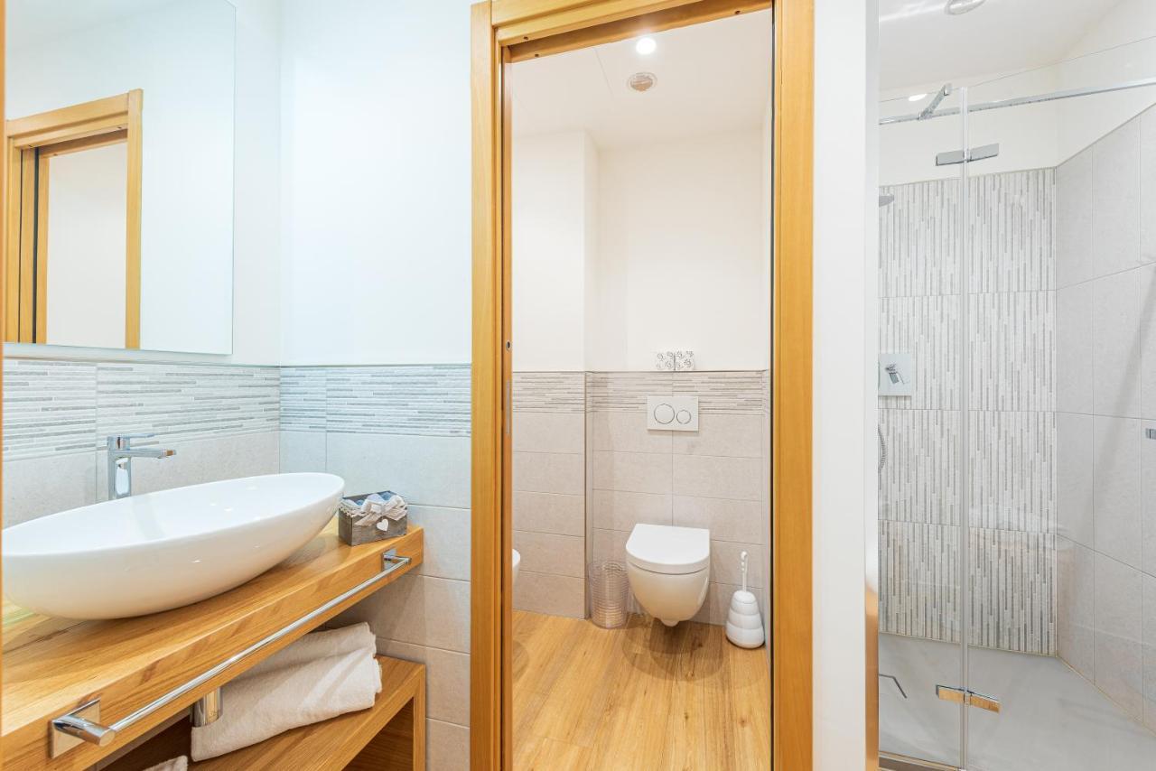 Room 176, Alba Town Luaran gambar